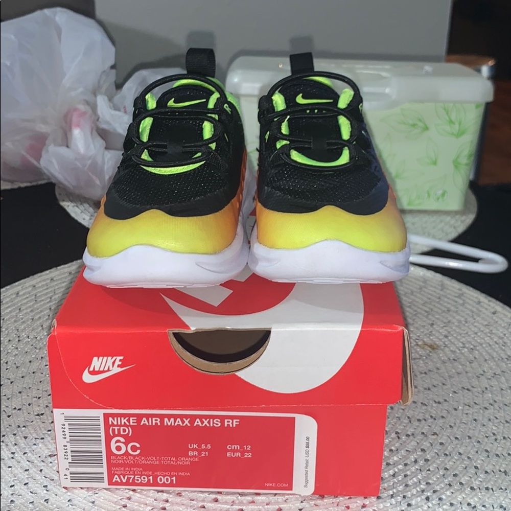 Nike Air MAx Axis RF